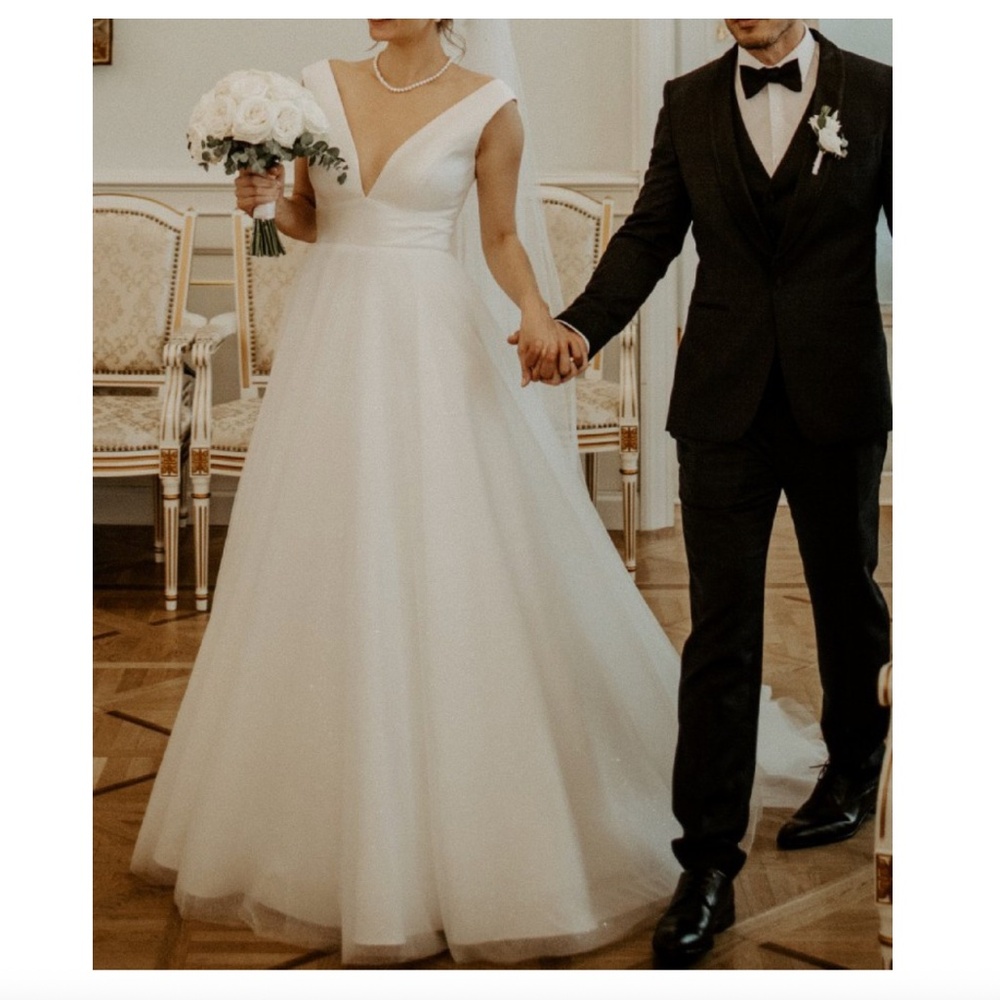 A-line Wedding Dress with elegant low Back - Picture 2 of 6
